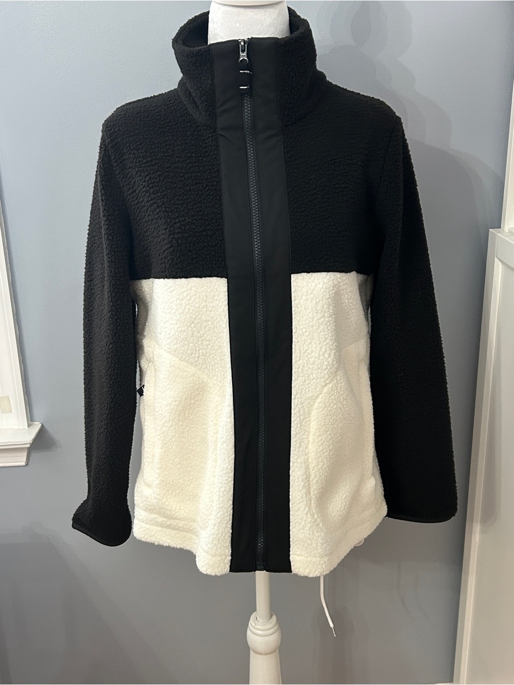T by Talbots Petite Medium Women's Sherpa Fleece Jacket Full Zip Black White PM